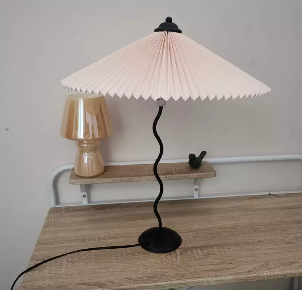 Wiggly Pleated Table Lamp
