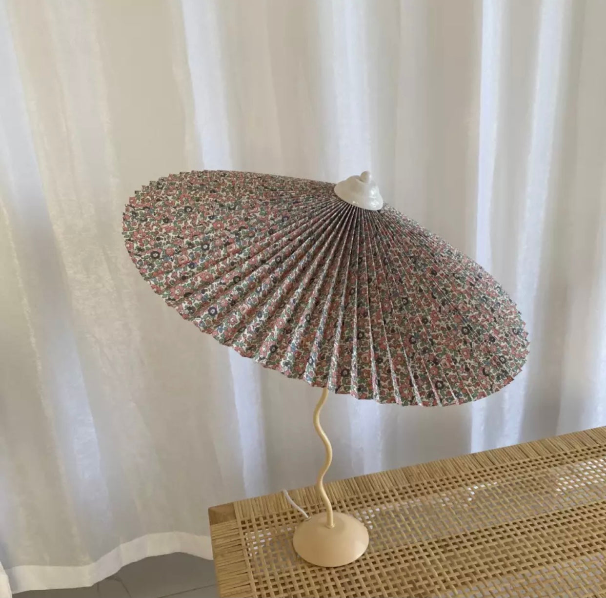 Wiggly Pleated Table Lamp